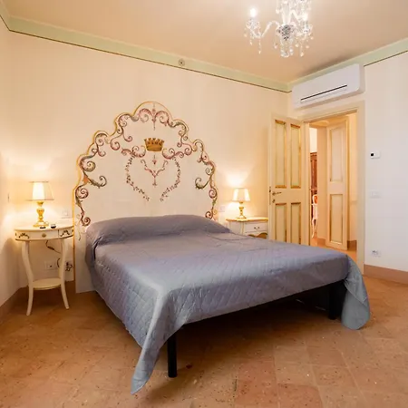 Apartment Dimora Degli Affreschi - Historic Center