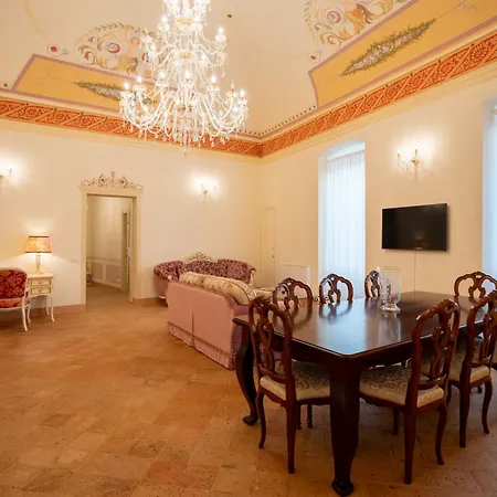 Apartment Dimora Degli Affreschi - Historic Center *